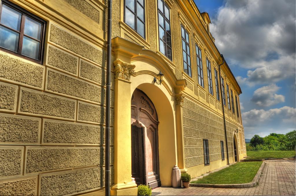 Chateau Hostacov Hotel Exterior photo