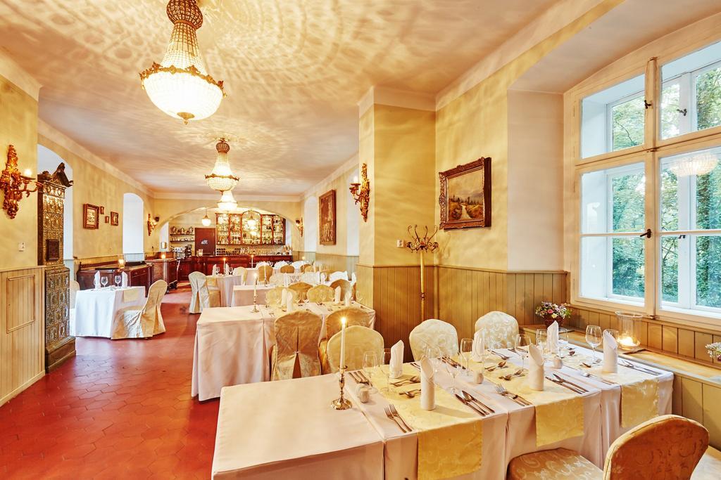 Chateau Hostacov Hotel Exterior photo