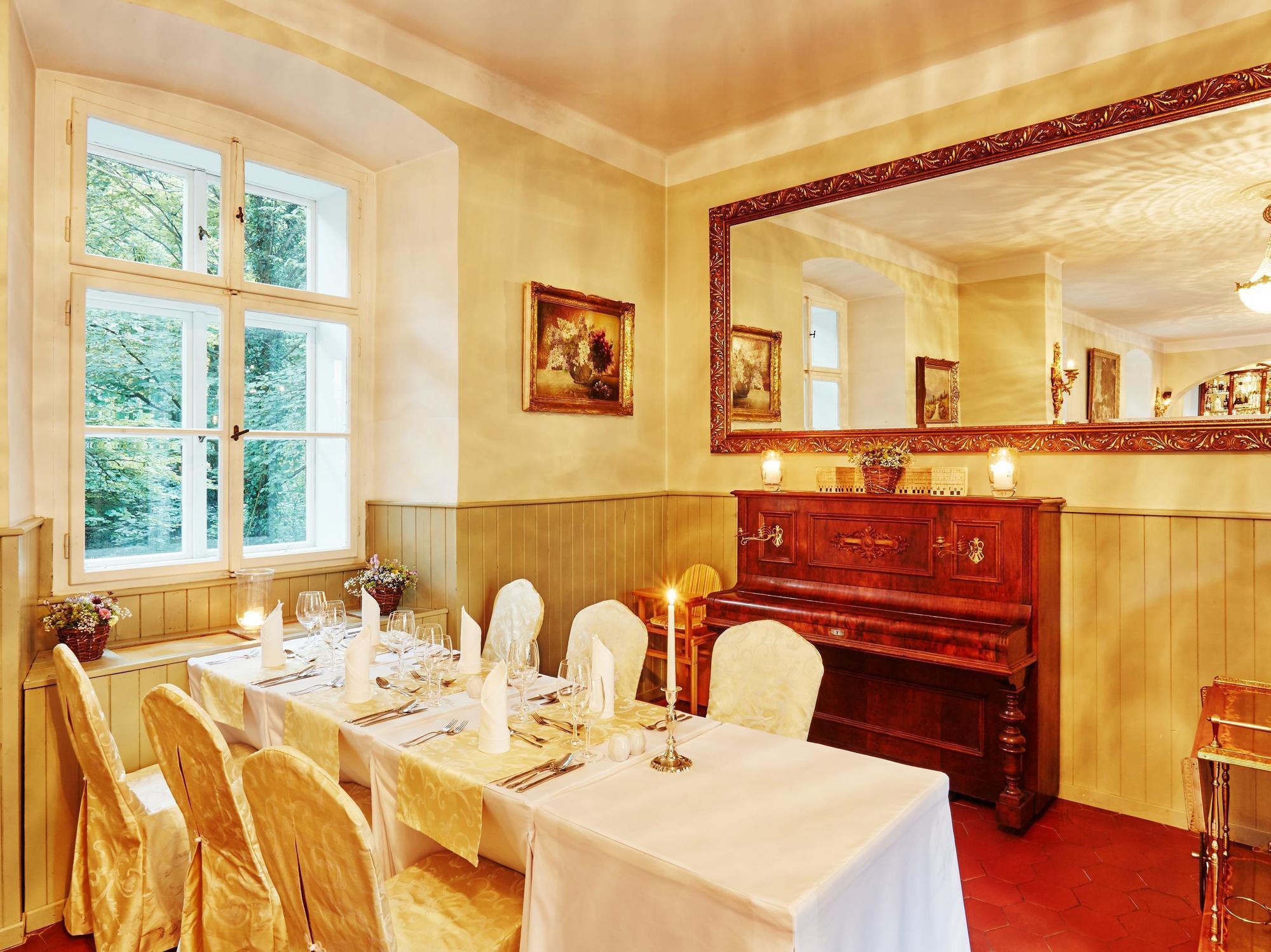 Chateau Hostacov Hotel Exterior photo