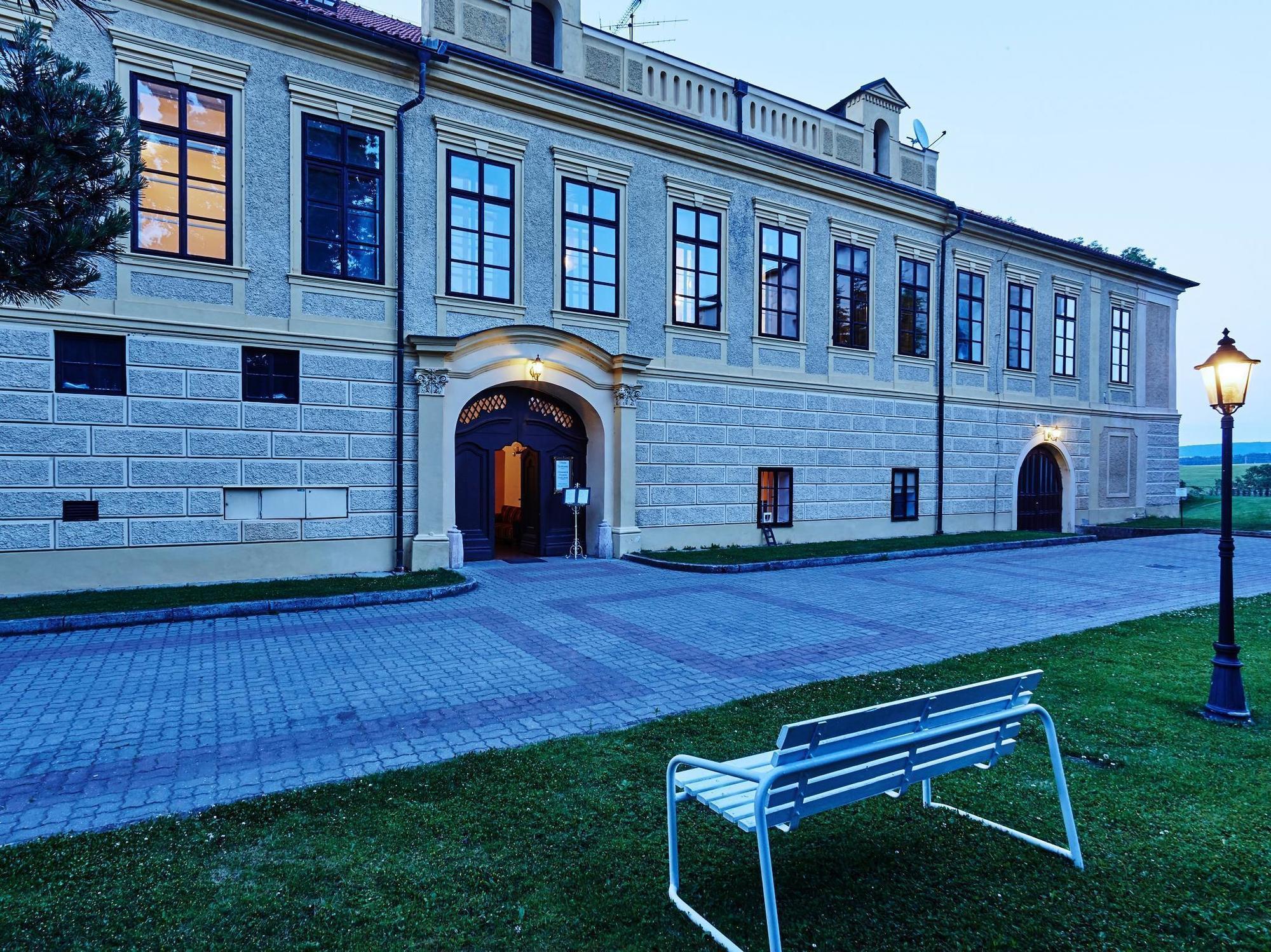 Chateau Hostacov Hotel Exterior photo